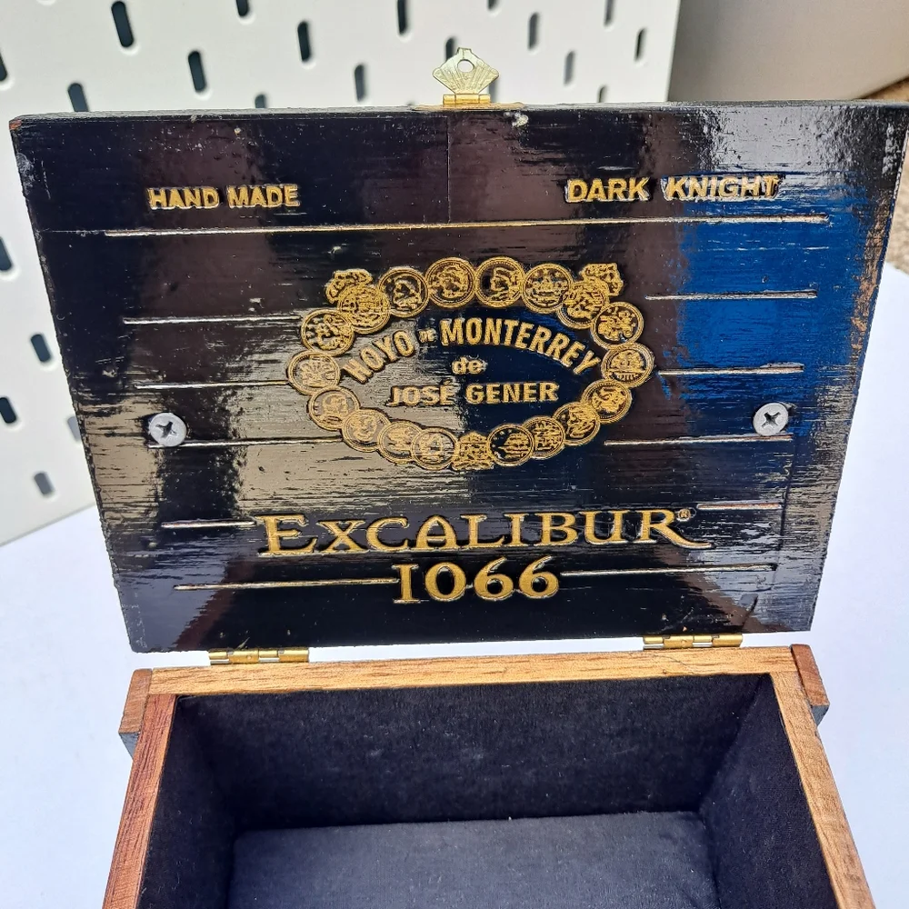 Hoya de Monterrey de Jose Gener Black Cigar Box Purse